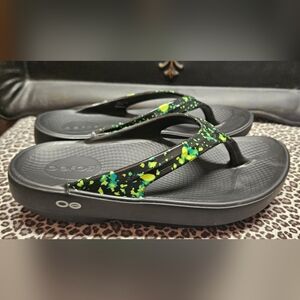 Oofos flip flops size (6)